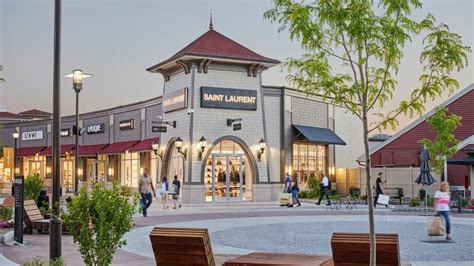 woodbury common premium outlets stores.